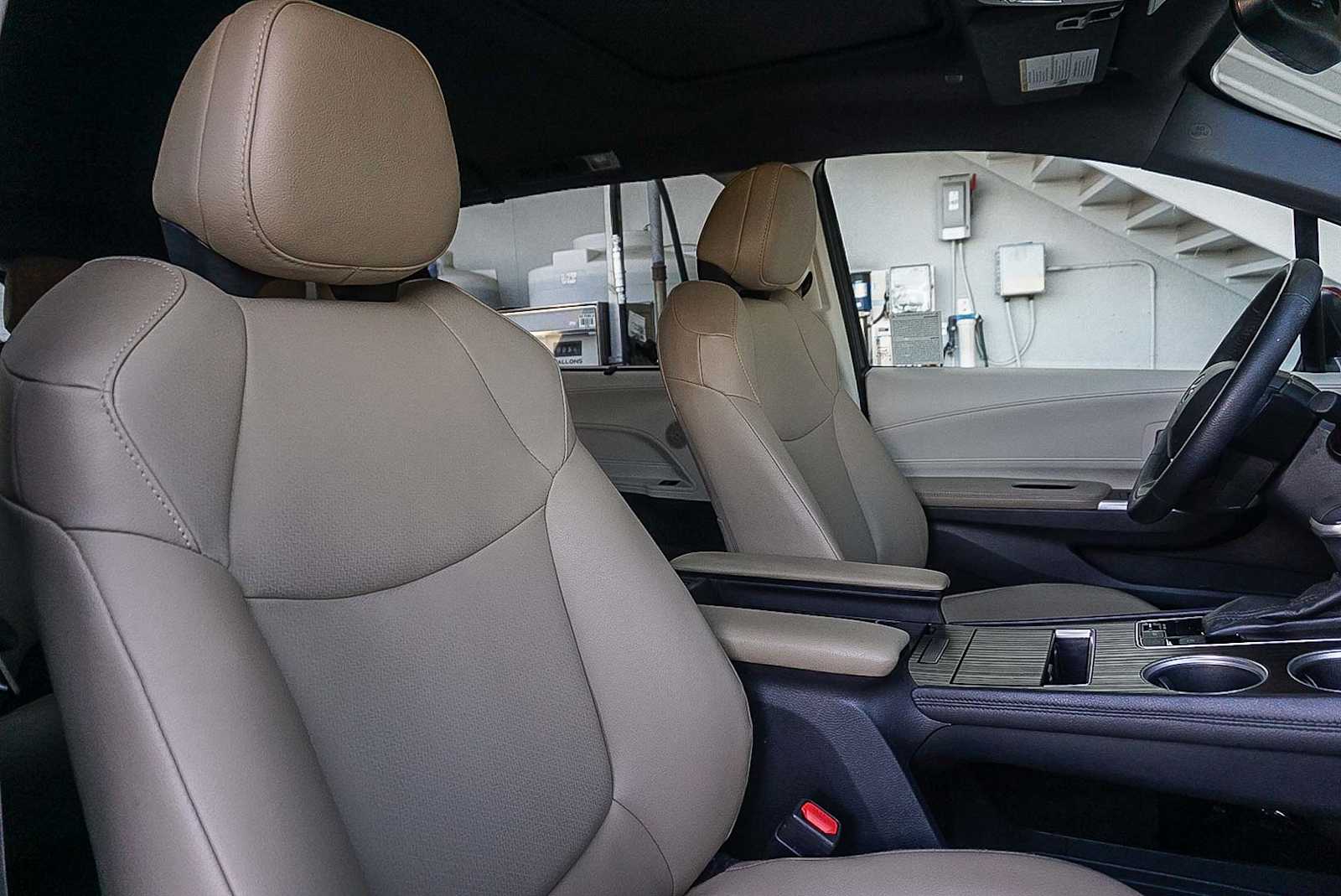 Thumbnail: 2023 Toyota Sienna - 17