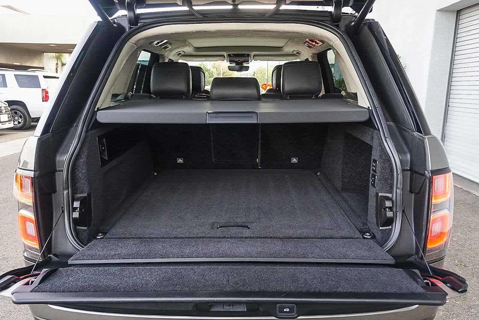 Thumbnail: 2022 Land Rover Range Rover - 27