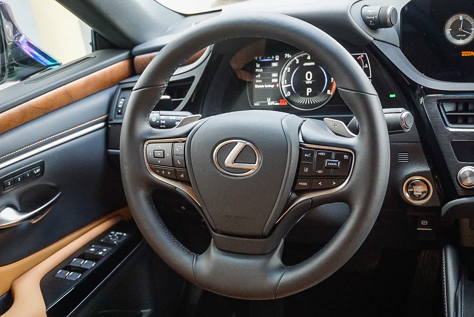 Thumbnail: 2025 Lexus ES - 18