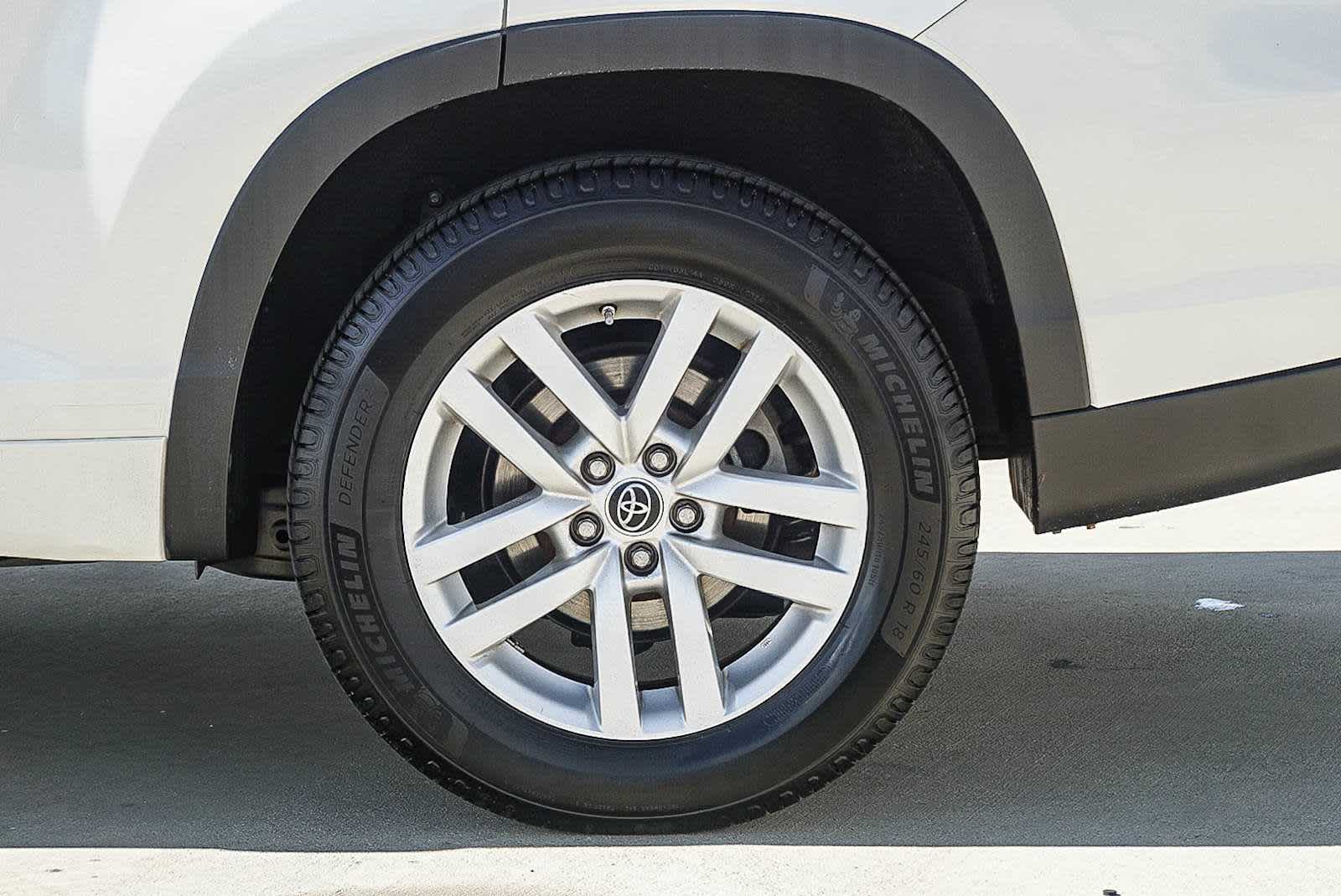 Thumbnail: 2016 Toyota Highlander - 10