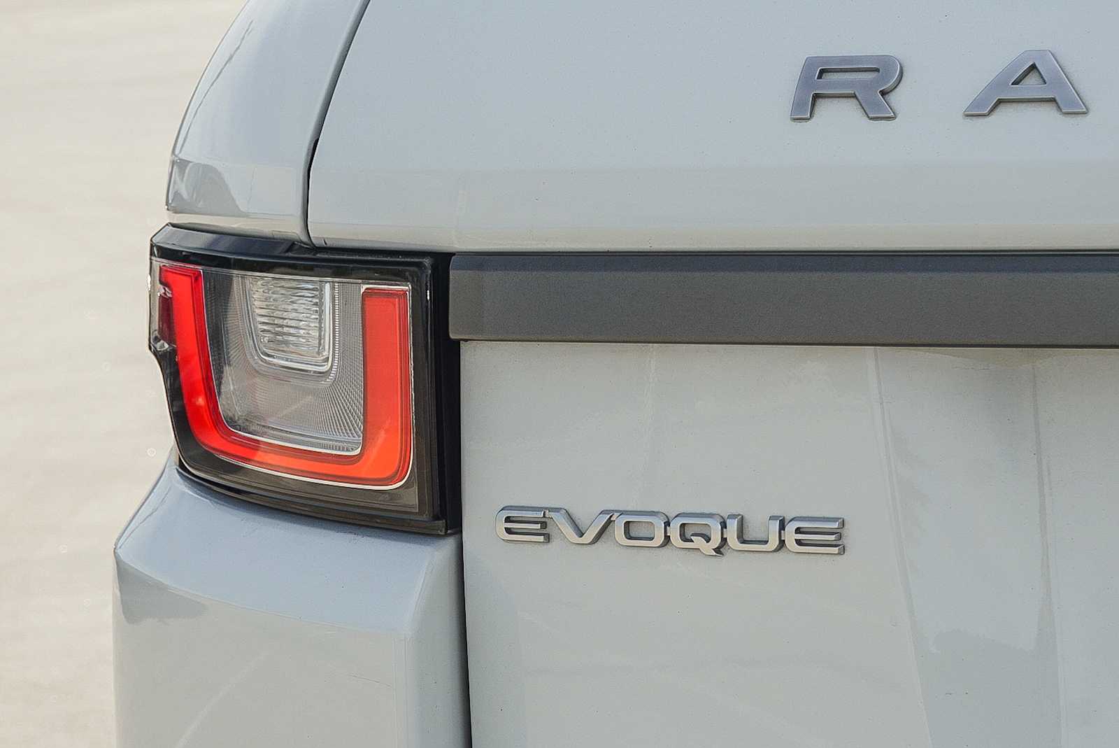 Thumbnail: 2018 Land Rover Range Rover Evoque - 12