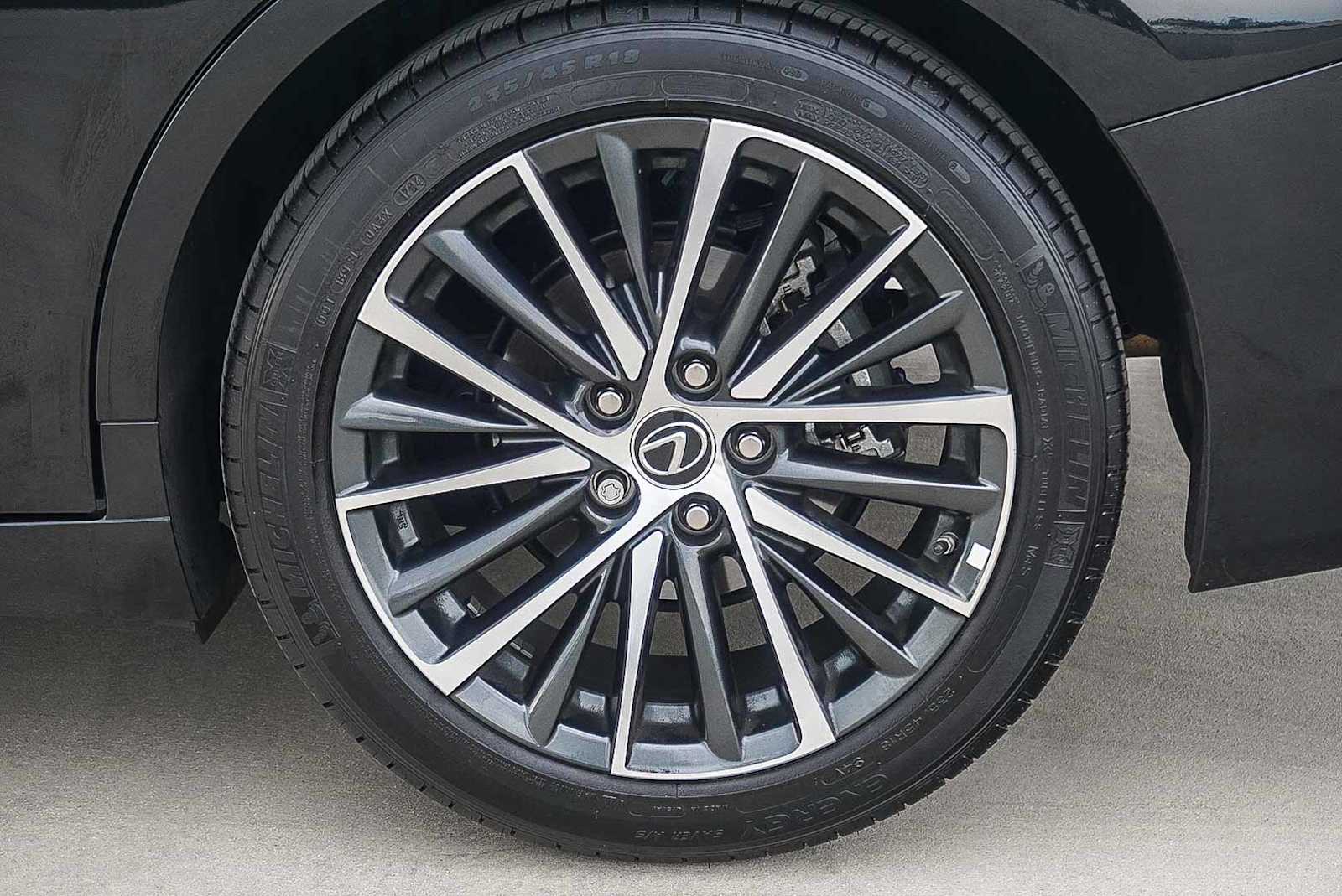 Thumbnail: 2025 Lexus ES - 11