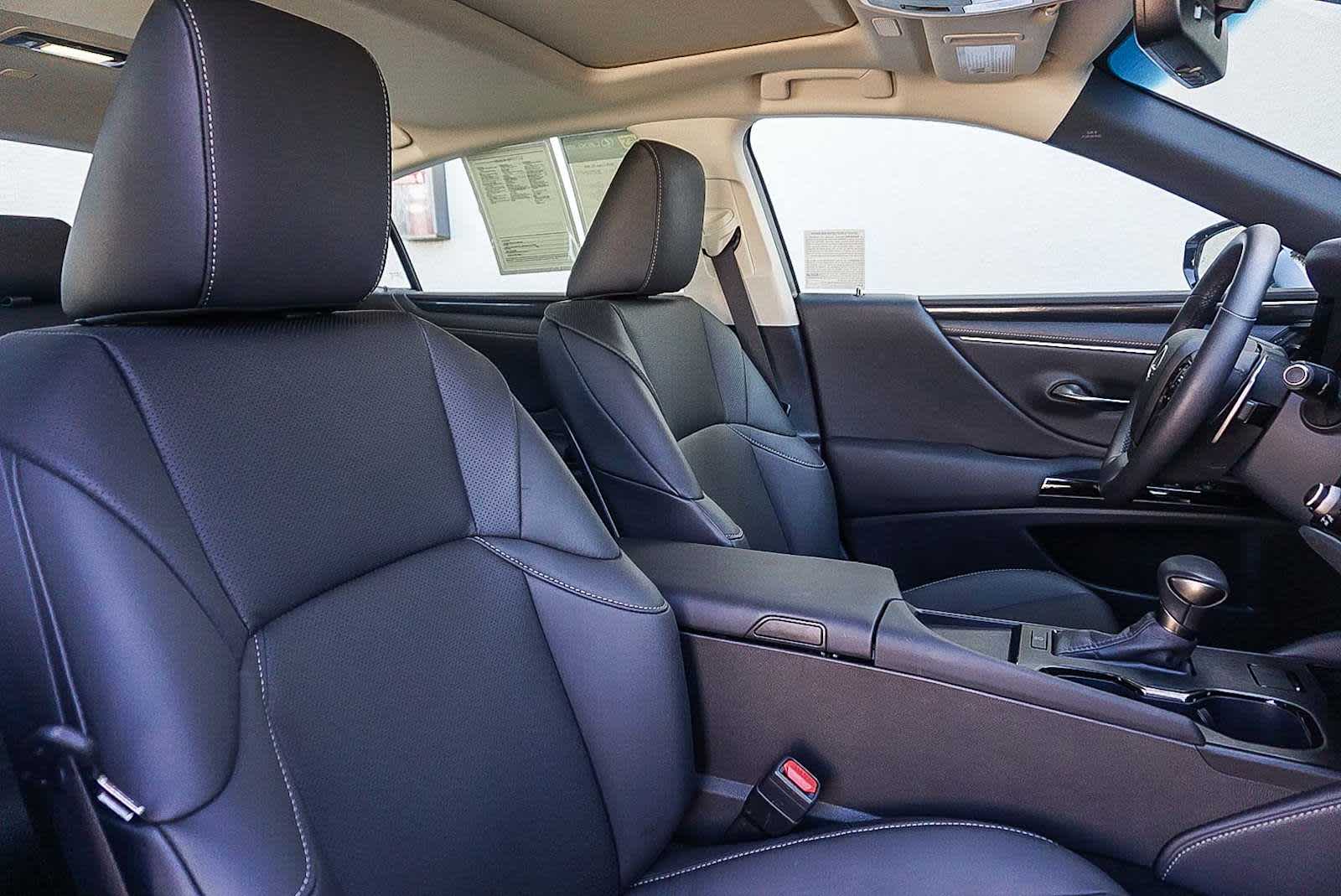 Thumbnail: 2025 Lexus ES - 17
