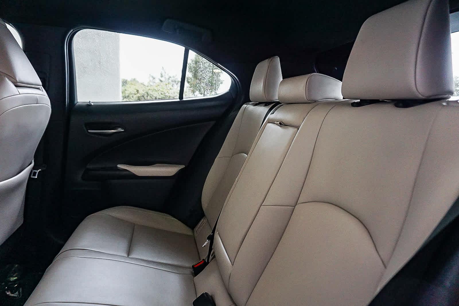 Thumbnail: 2023 Lexus UX - 16