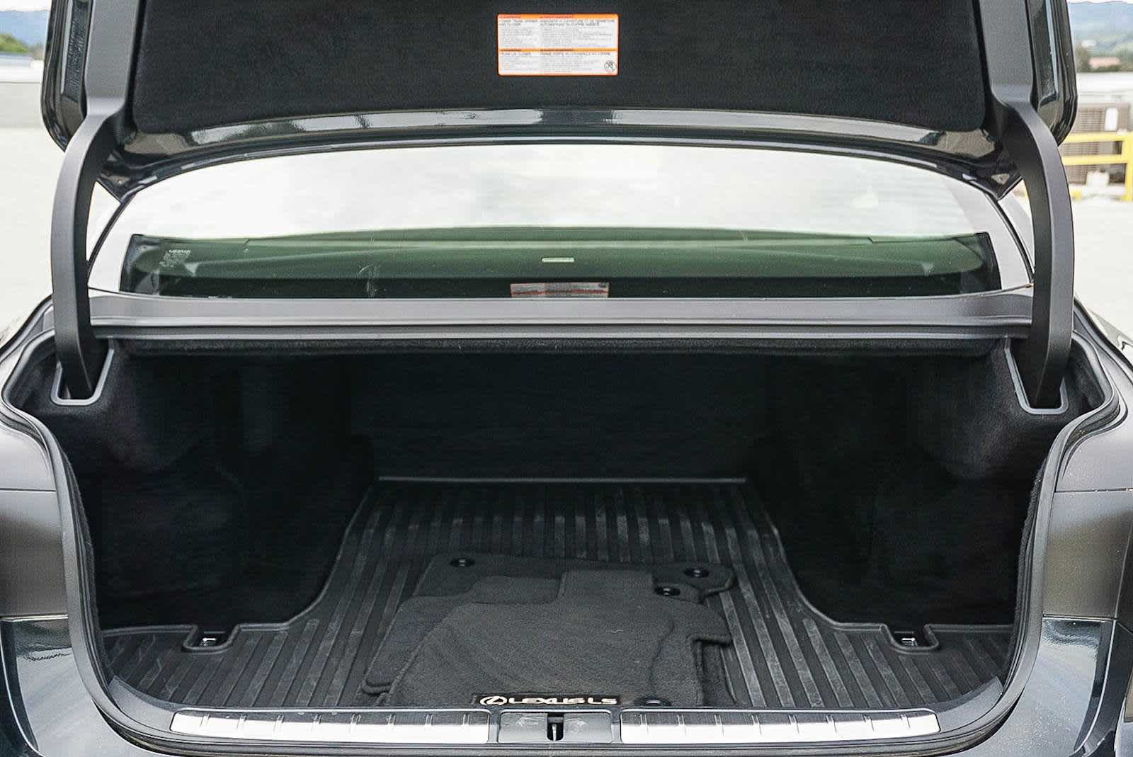 Thumbnail: 2025 Lexus LS - 27