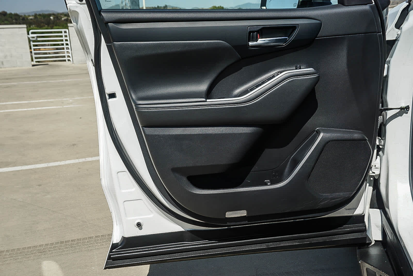 Thumbnail: 2023 Toyota Highlander - 22