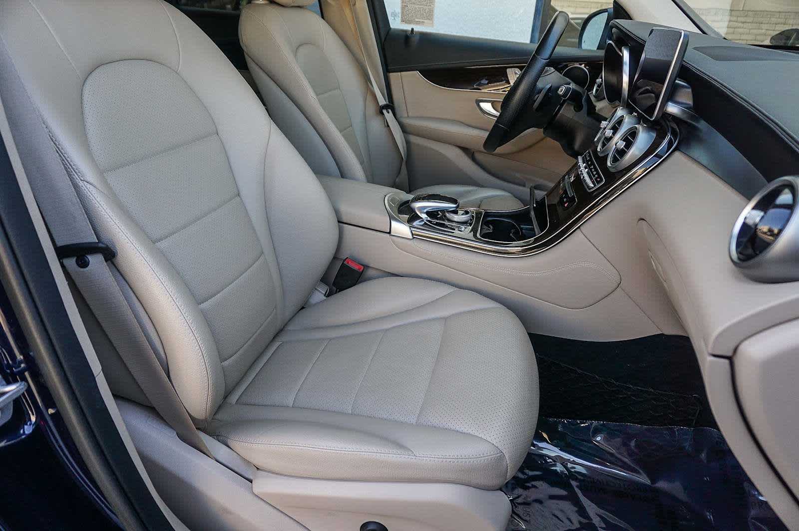 Thumbnail: 2016 Mercedes-Benz GLC - 17