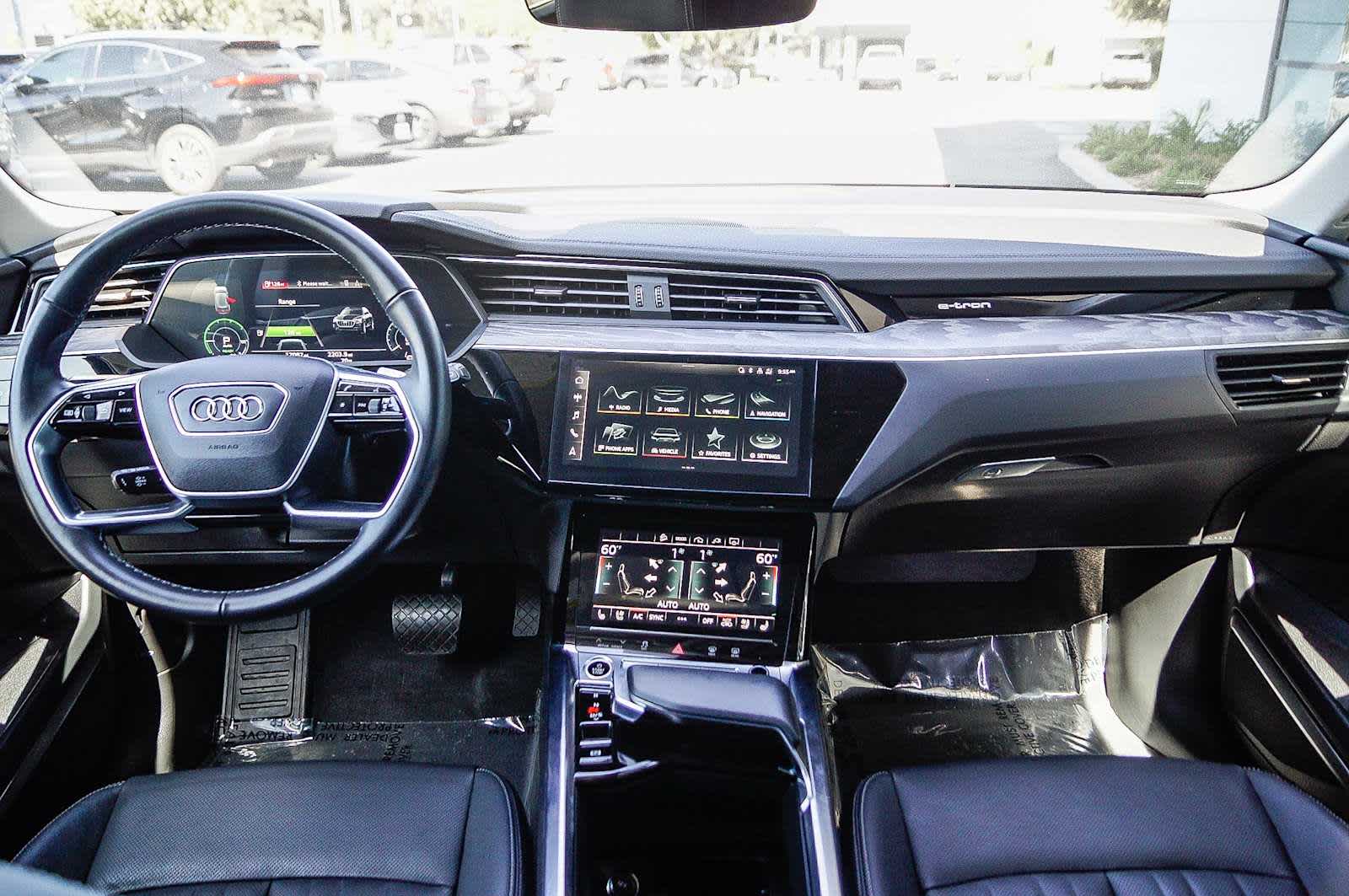 Thumbnail: 2022 Audi e-tron - 12
