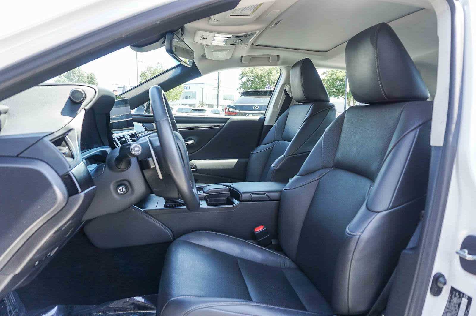 Thumbnail: 2022 Lexus ES - 18