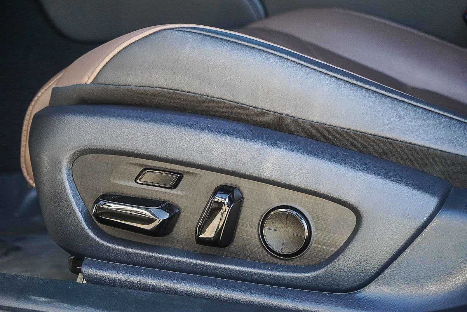 Thumbnail: 2023 Lexus ES - 21