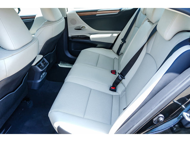 2025 Lexus ES Hybrid 300h 21