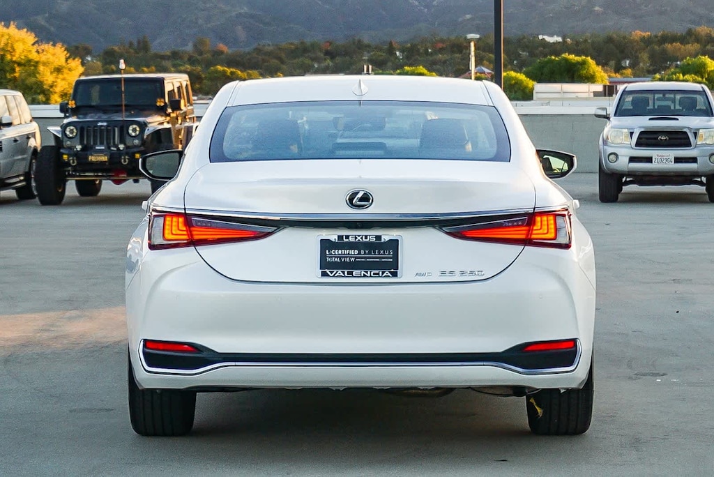 Certified 2023 Lexus ES 250 Sedan