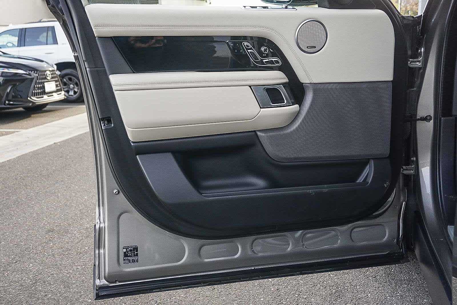 Thumbnail: 2022 Land Rover Range Rover - 23