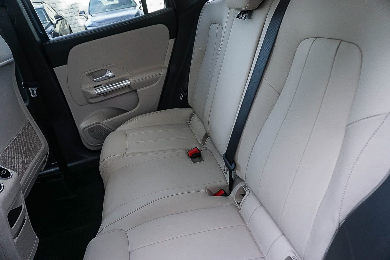 Thumbnail: 2022 Mercedes-Benz GLA - 22