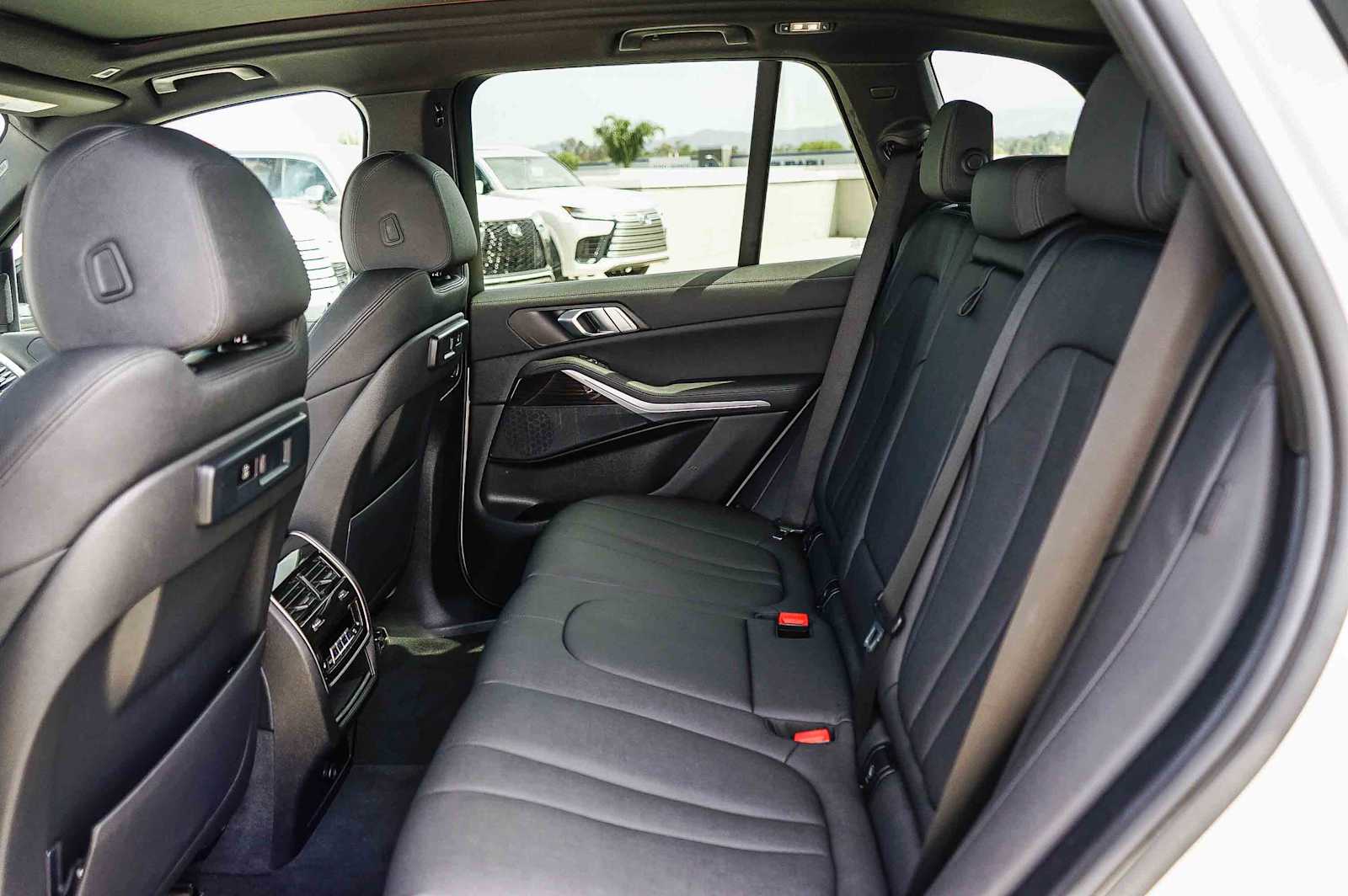 Thumbnail: 2021 BMW X5 - 17