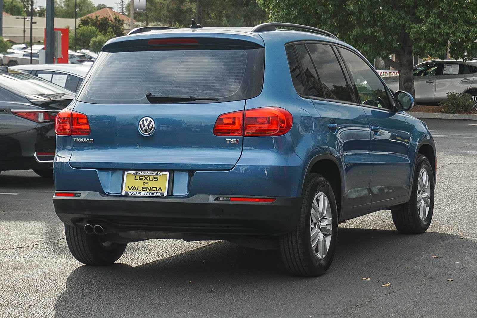 Thumbnail: 2017 Volkswagen Tiguan - 4