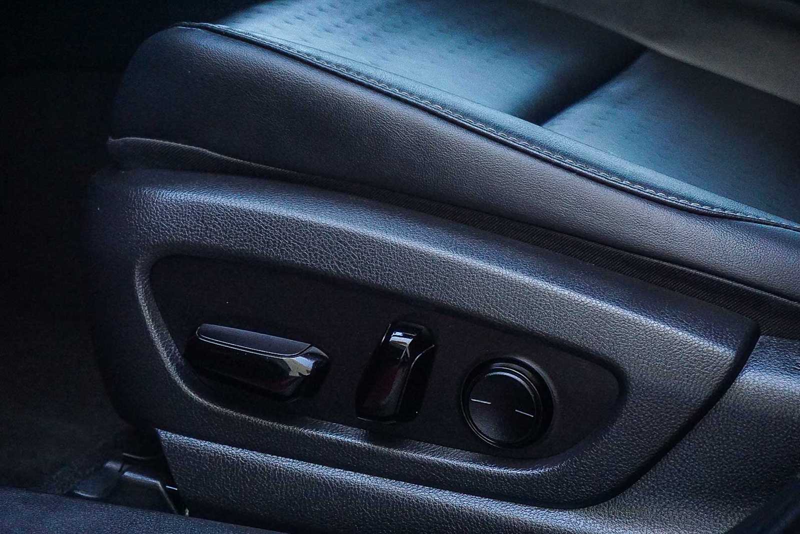 Thumbnail: 2022 Lexus UX - 20