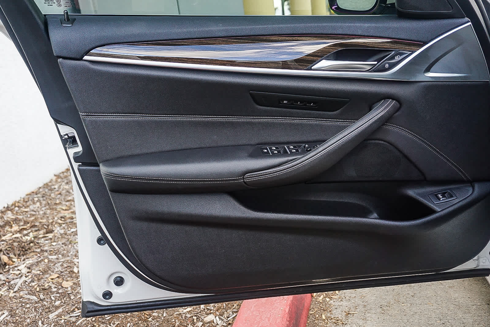 Thumbnail: 2021 BMW 5 Series - 23