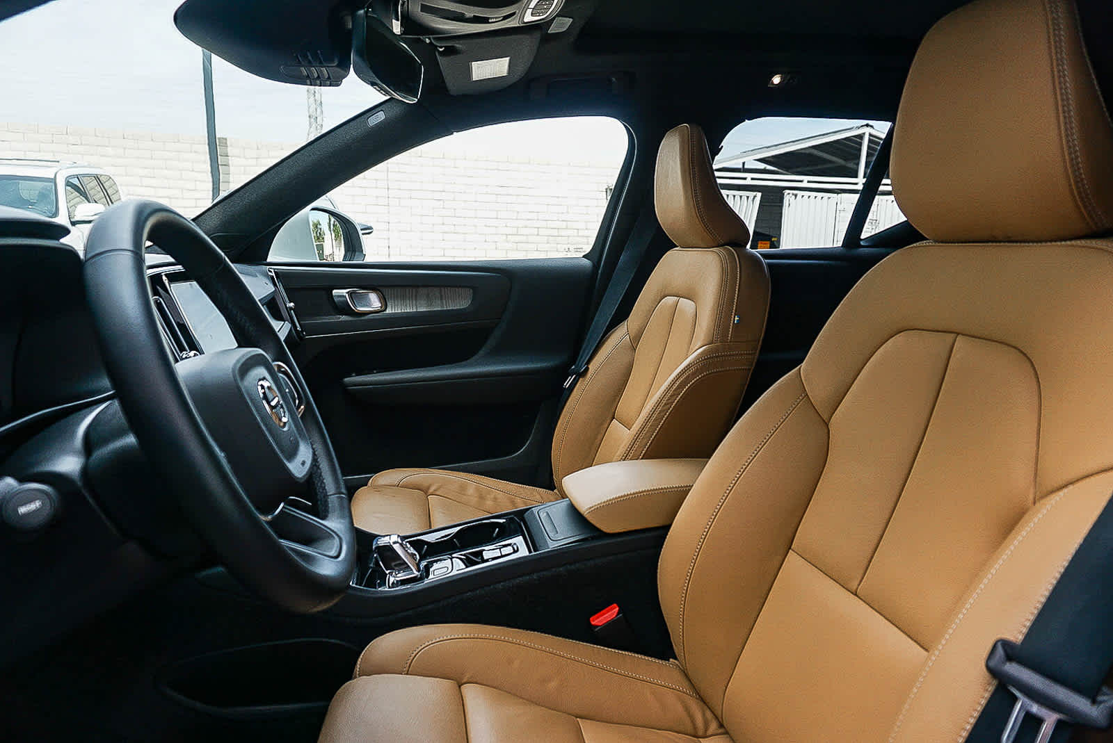 Thumbnail: 2022 Volvo XC40 - 20