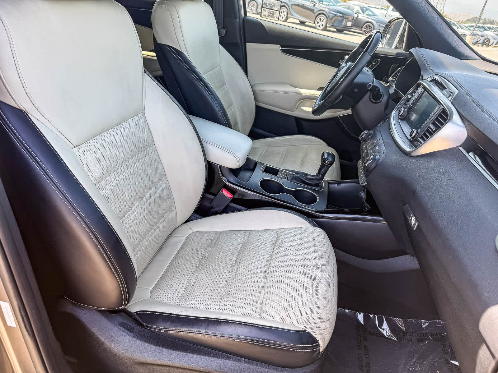 Thumbnail: 2016 Kia Sorento - 18