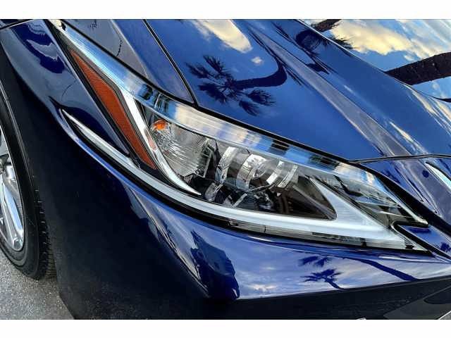 Thumbnail: 2025 Lexus ES - 21