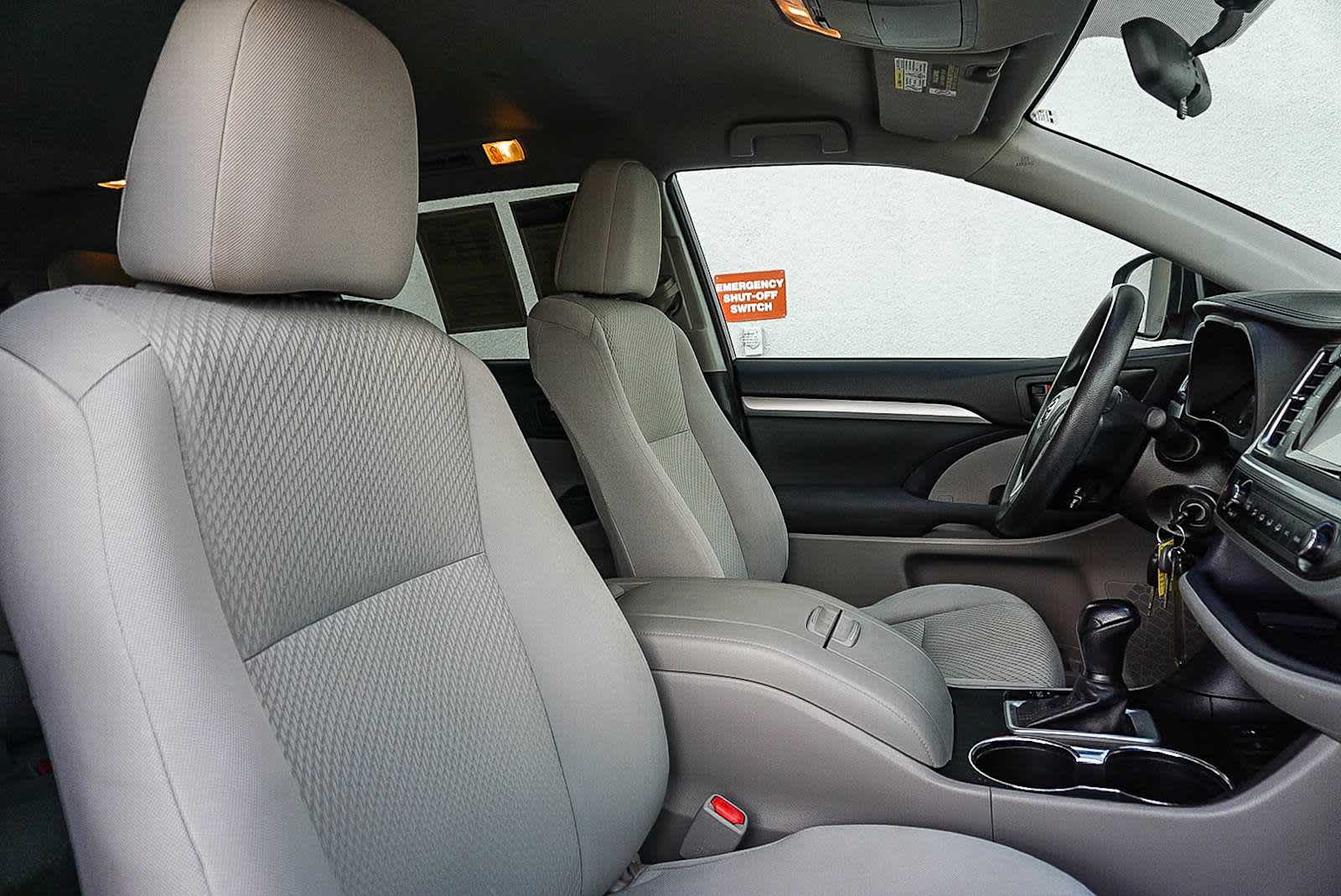 Thumbnail: 2016 Toyota Highlander - 16