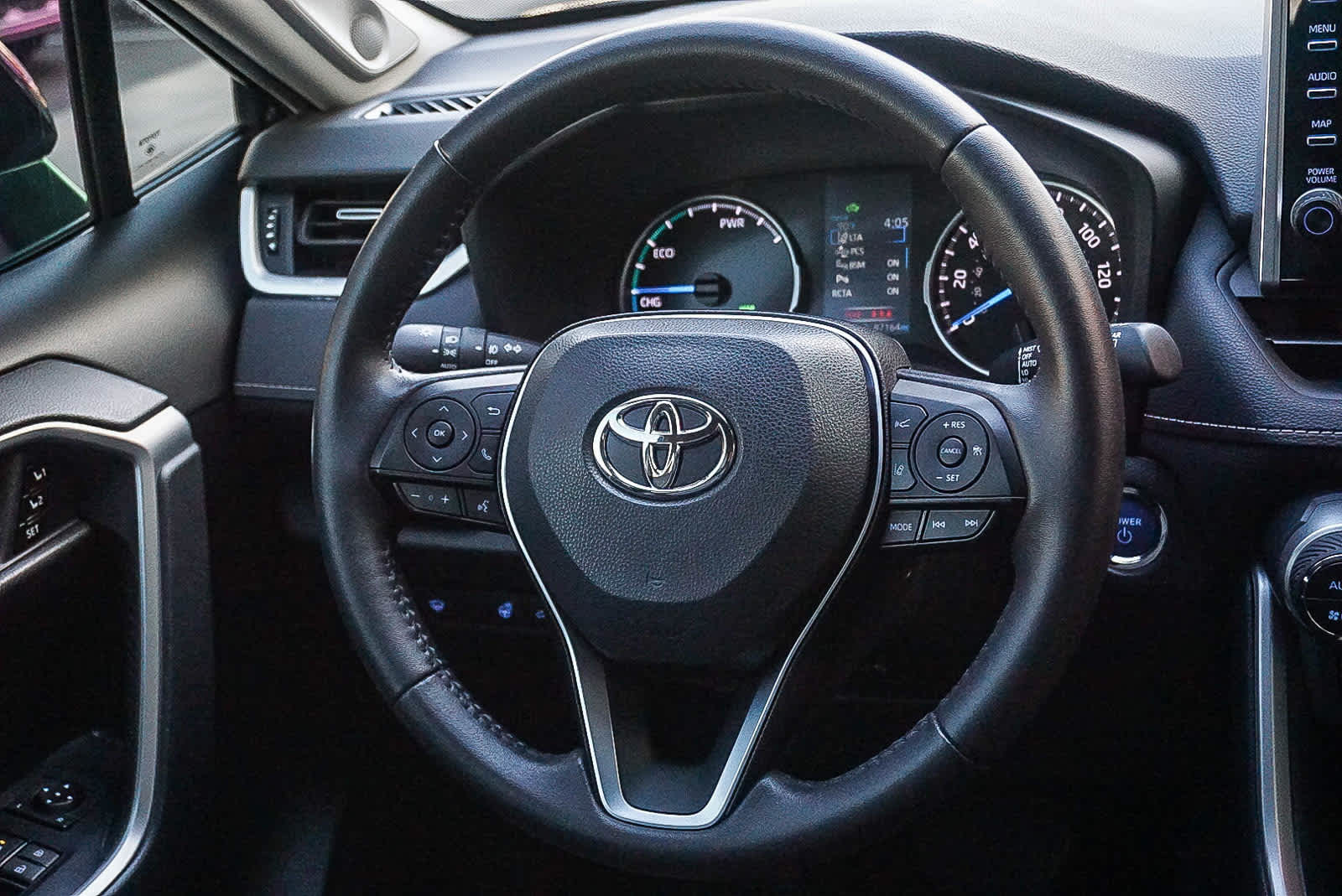 Thumbnail: 2022 Toyota RAV4 - 17