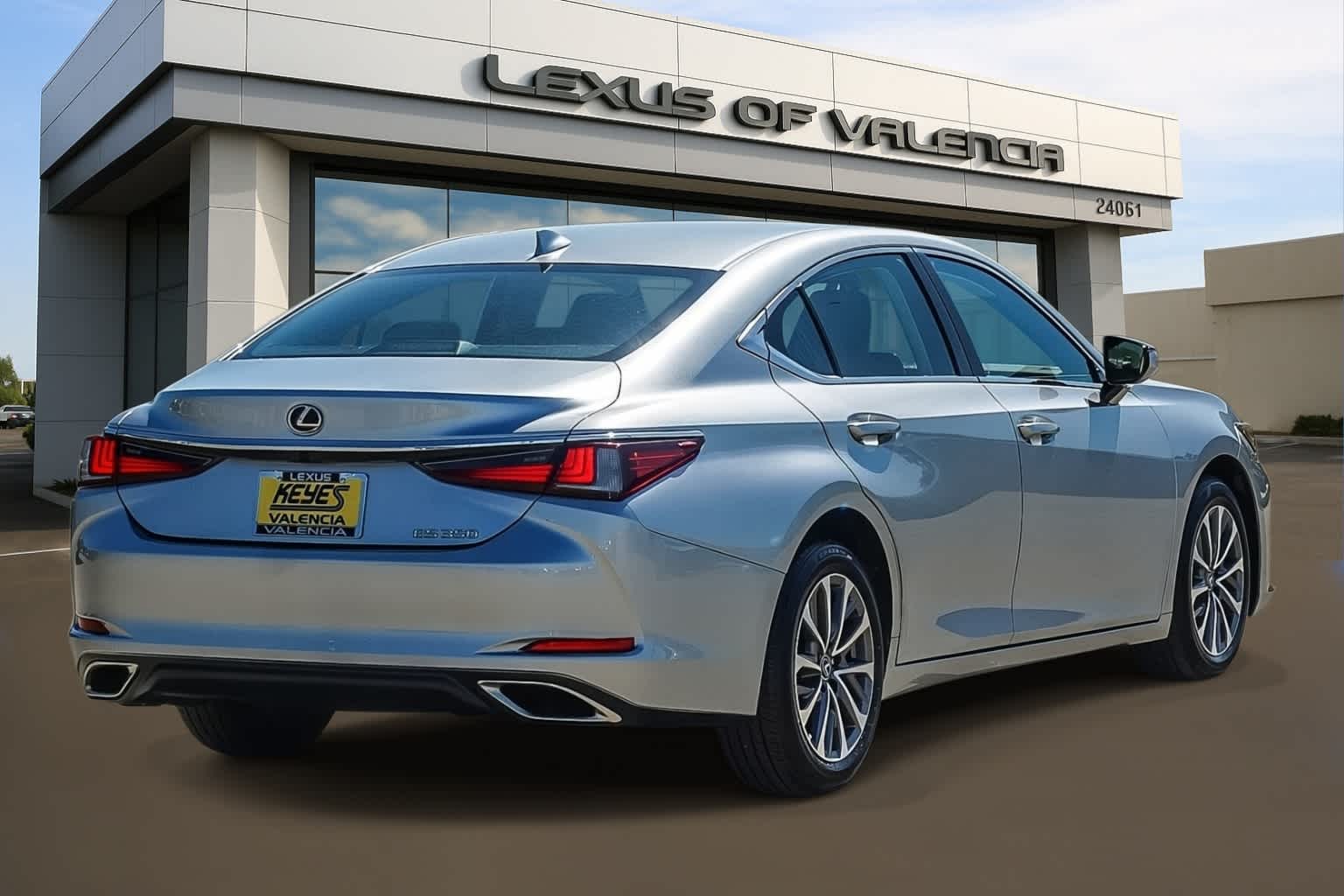 Thumbnail: 2025 Lexus ES - 4