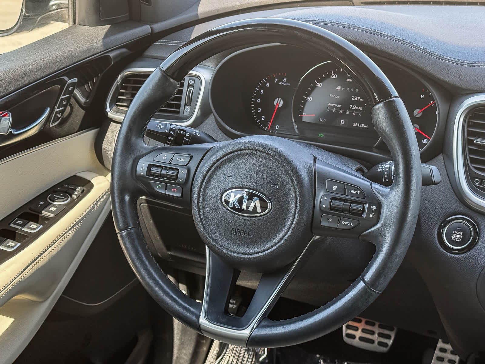 Thumbnail: 2016 Kia Sorento - 17