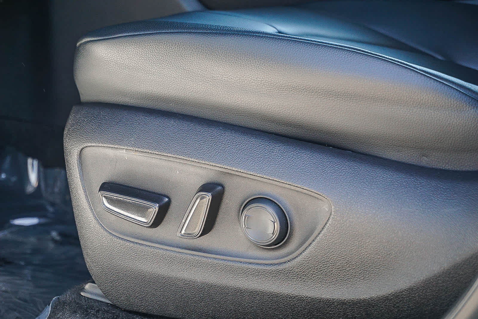 Thumbnail: 2023 Toyota Highlander - 21