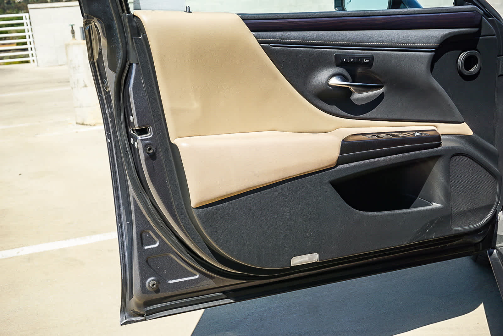 Thumbnail: 2019 Lexus ES - 28