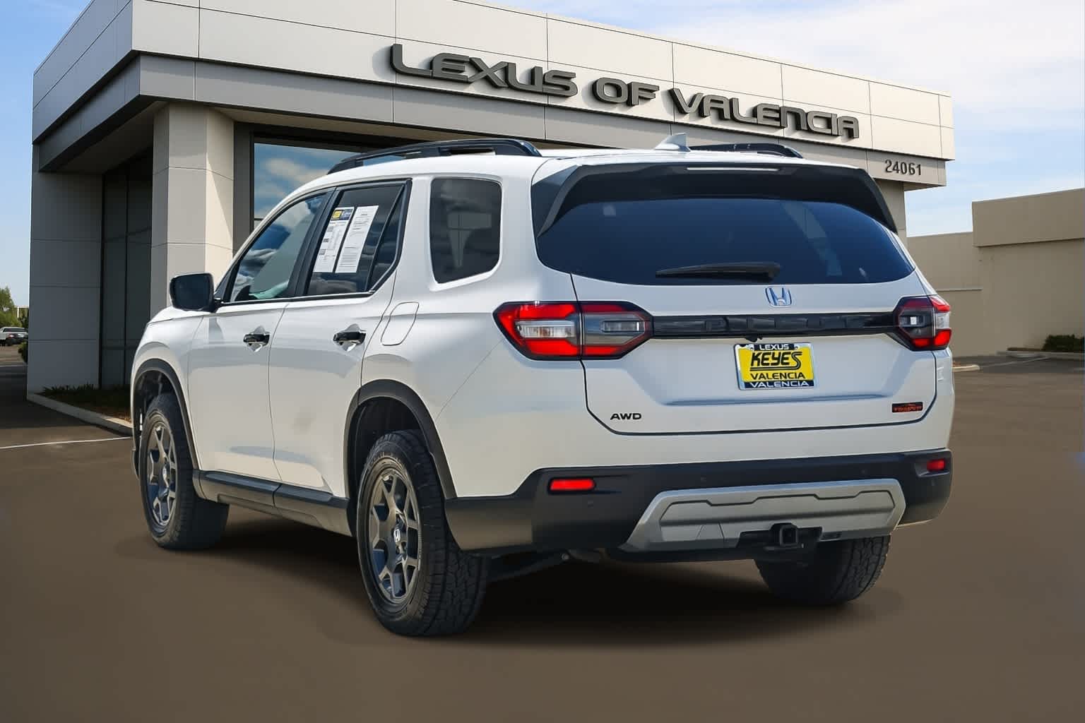 2024 Honda Pilot TrailSport photo 2