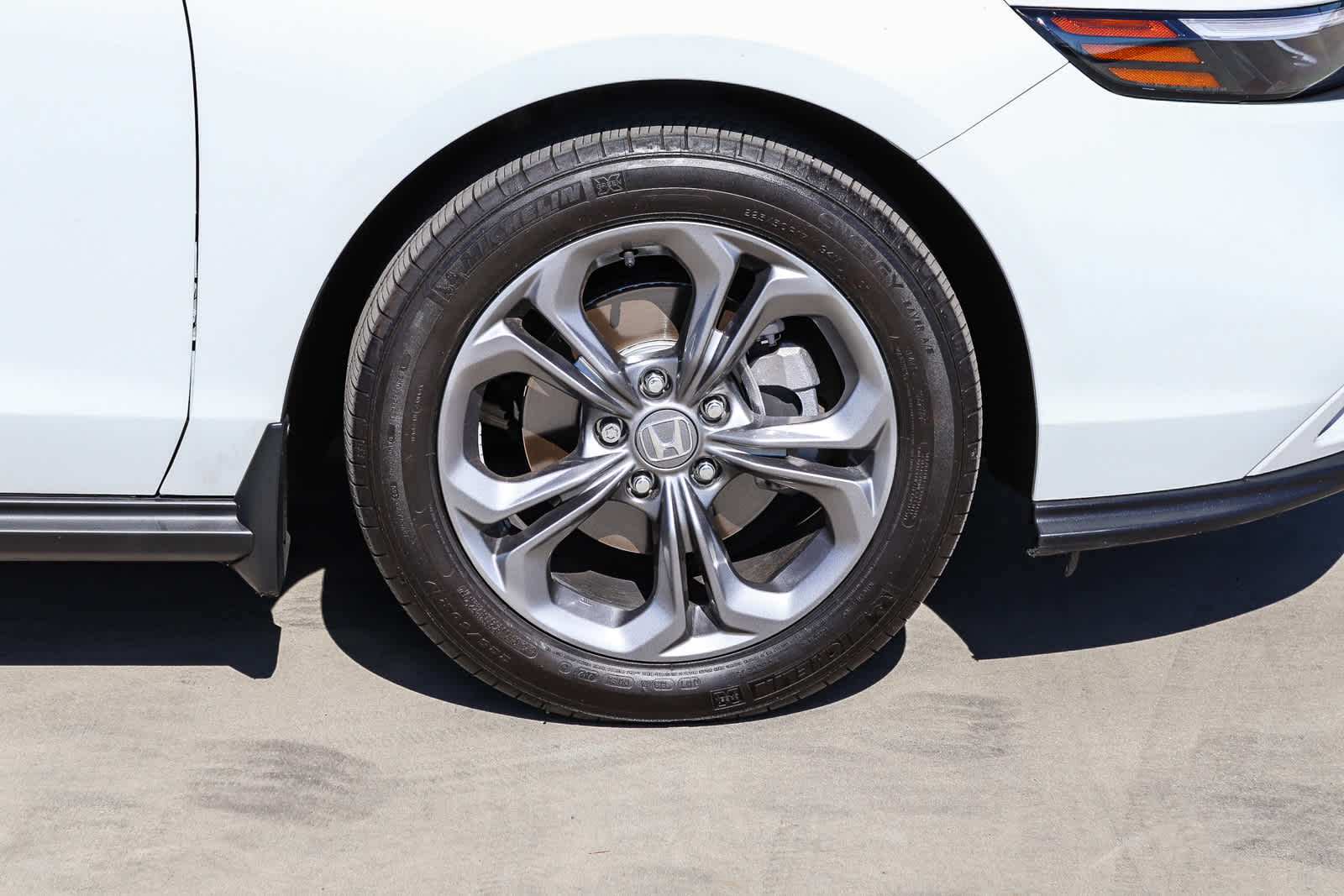 2024 Honda Accord EX - Photo 9
