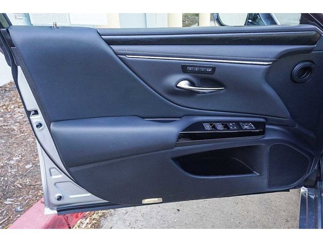 Thumbnail: 2025 Lexus ES - 22