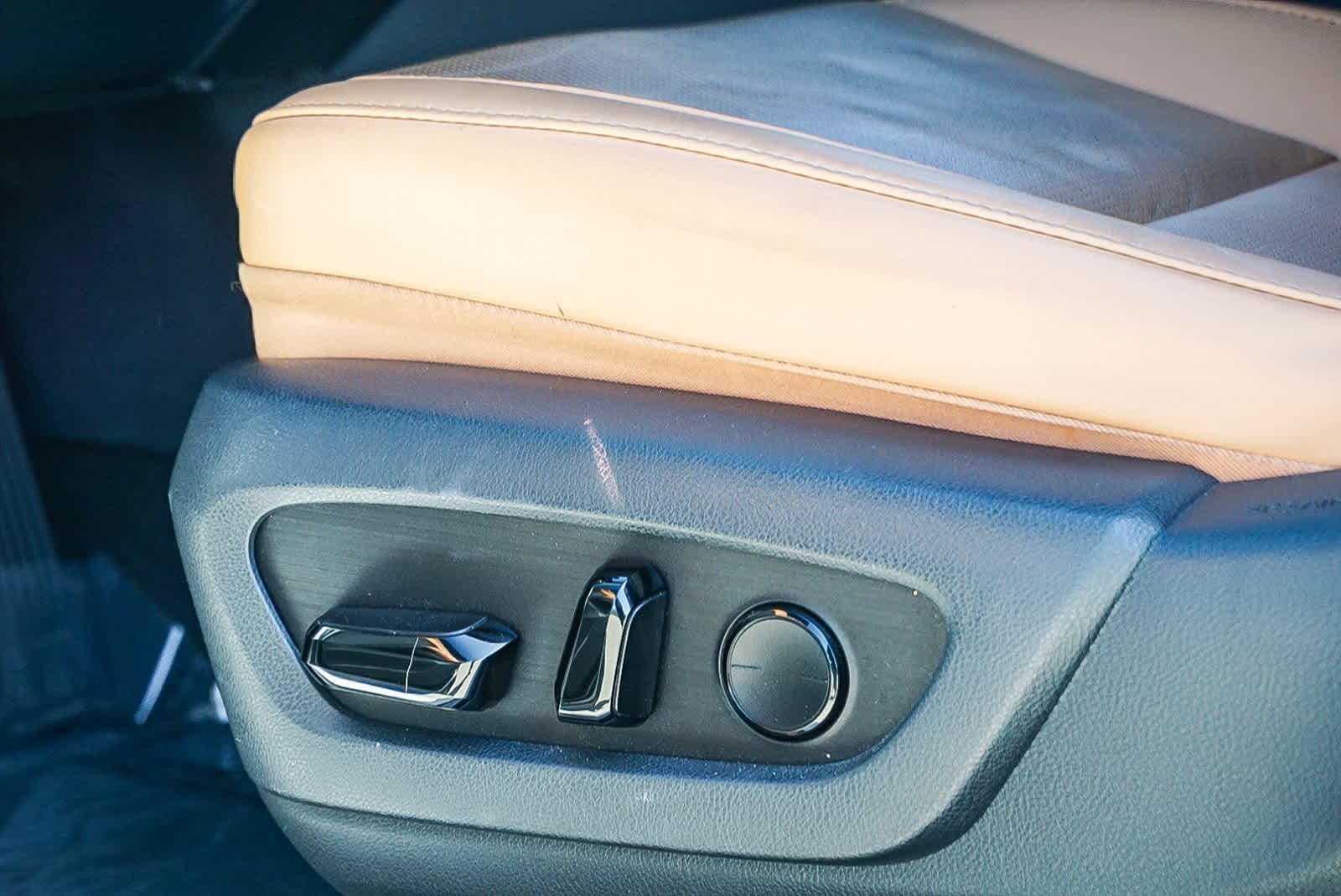 Thumbnail: 2023 Lexus RX - 24