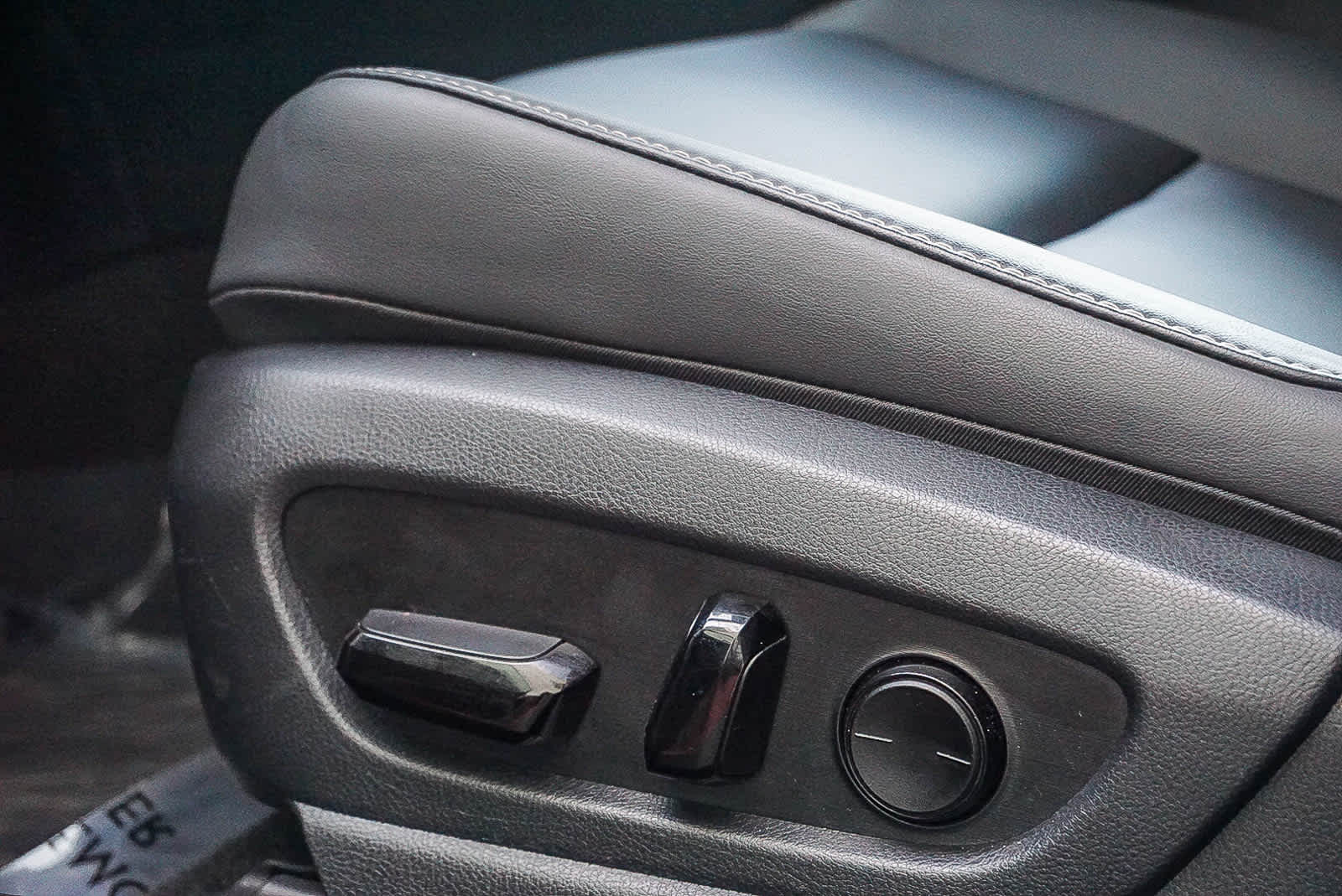 Thumbnail: 2024 Lexus UX - 21