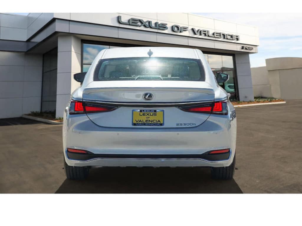 New 2025 Lexus ES HYBRID 300h 4-DOOR SEDAN