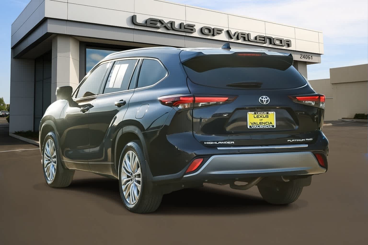 Thumbnail: 2024 Toyota Highlander - 2