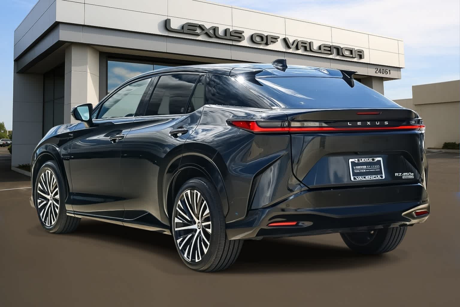 2023 LEXUS RZ 450e Luxury photo 2