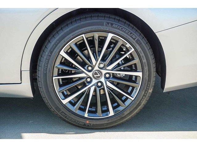 Thumbnail: 2025 Lexus ES - 10