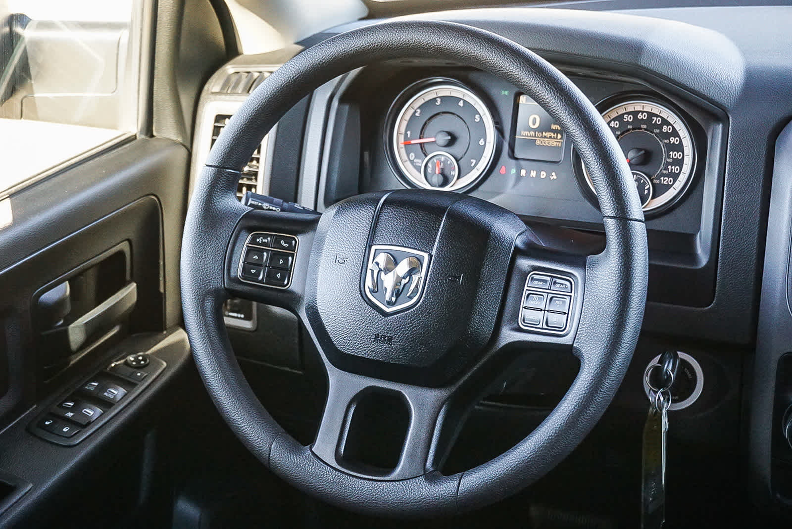 Thumbnail: 2019 RAM 1500 Classic - 16