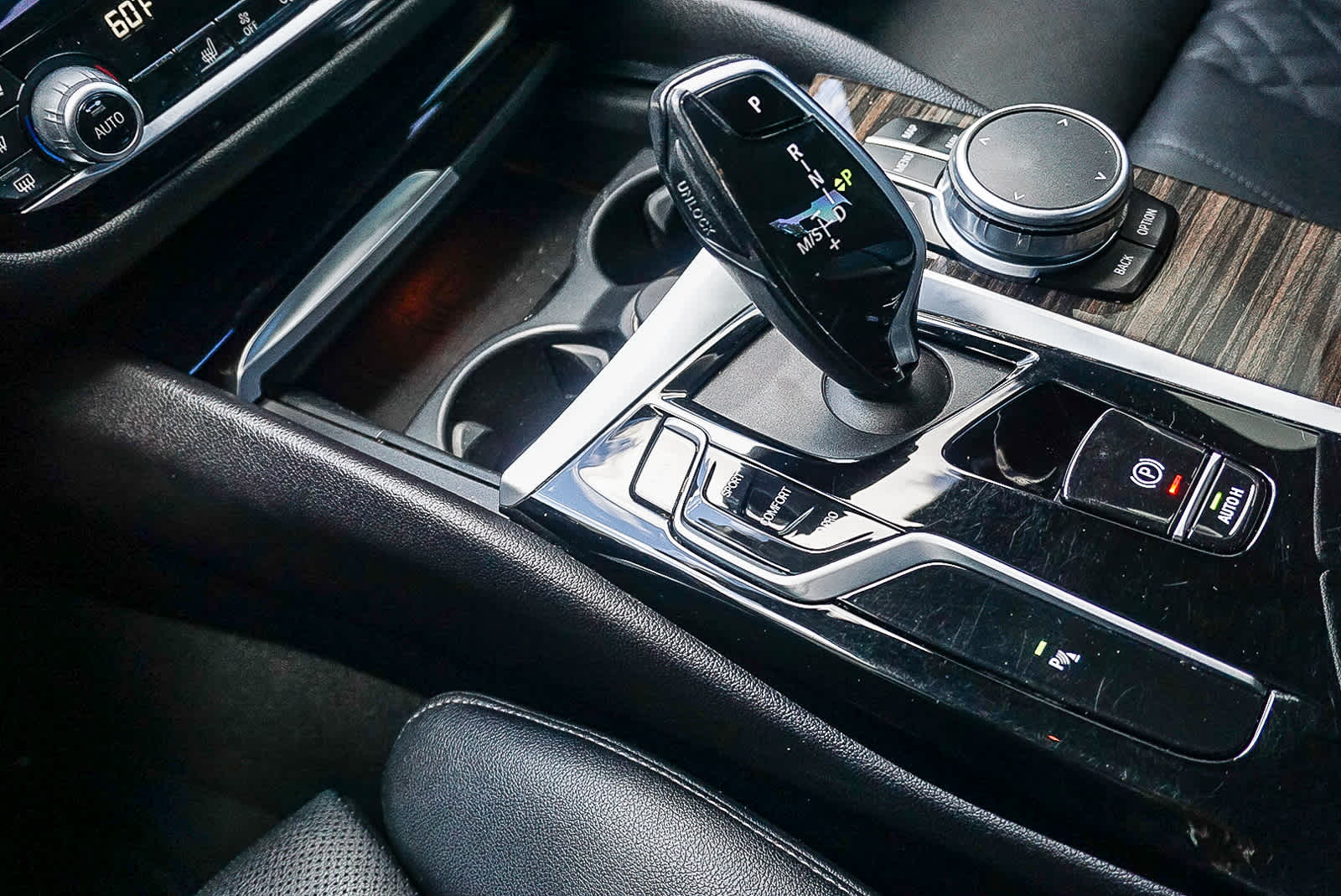 Thumbnail: 2021 BMW 5 Series - 25