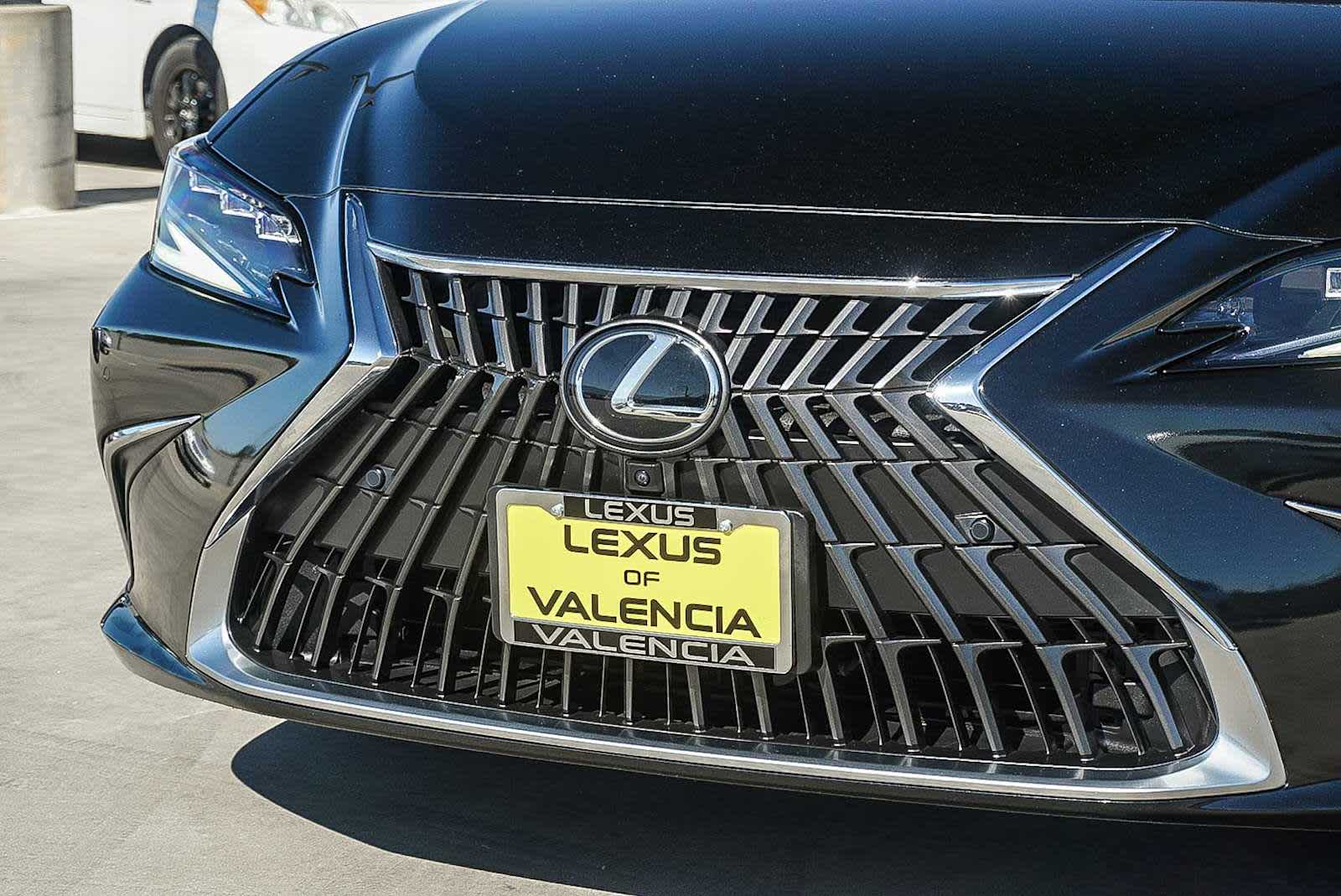 Thumbnail: 2023 Lexus ES - 8