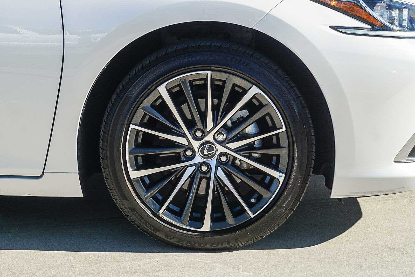 Thumbnail: 2024 Lexus ES - 9