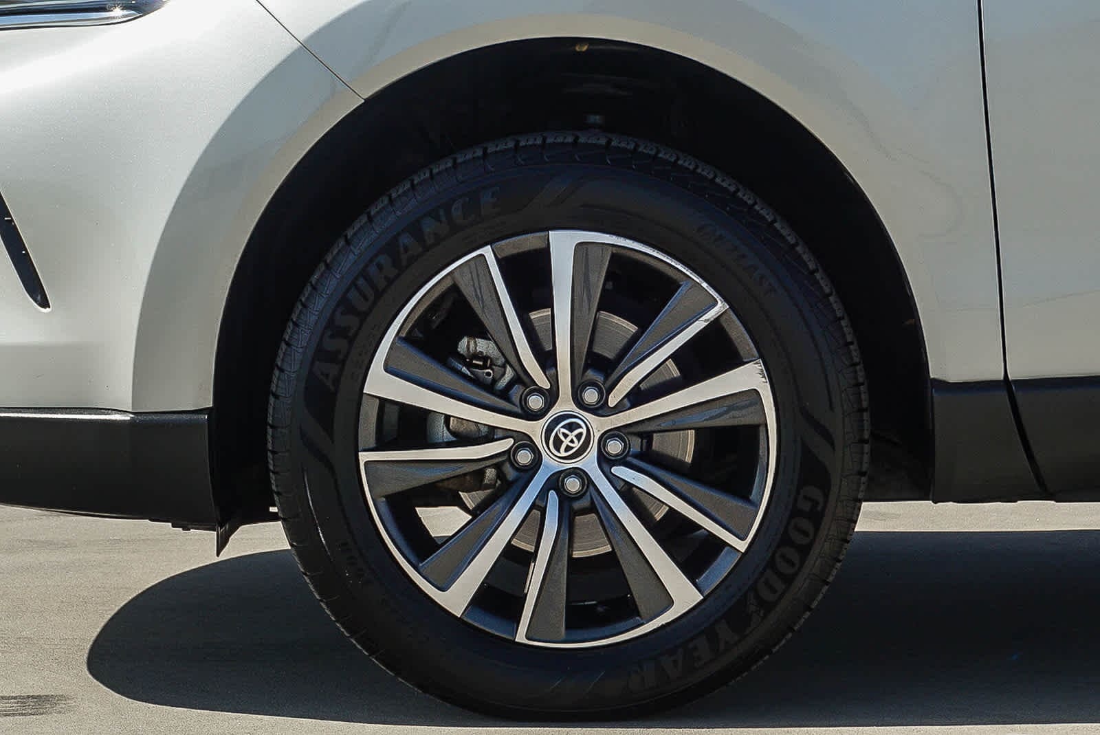 Thumbnail: 2021 Toyota Venza - 9