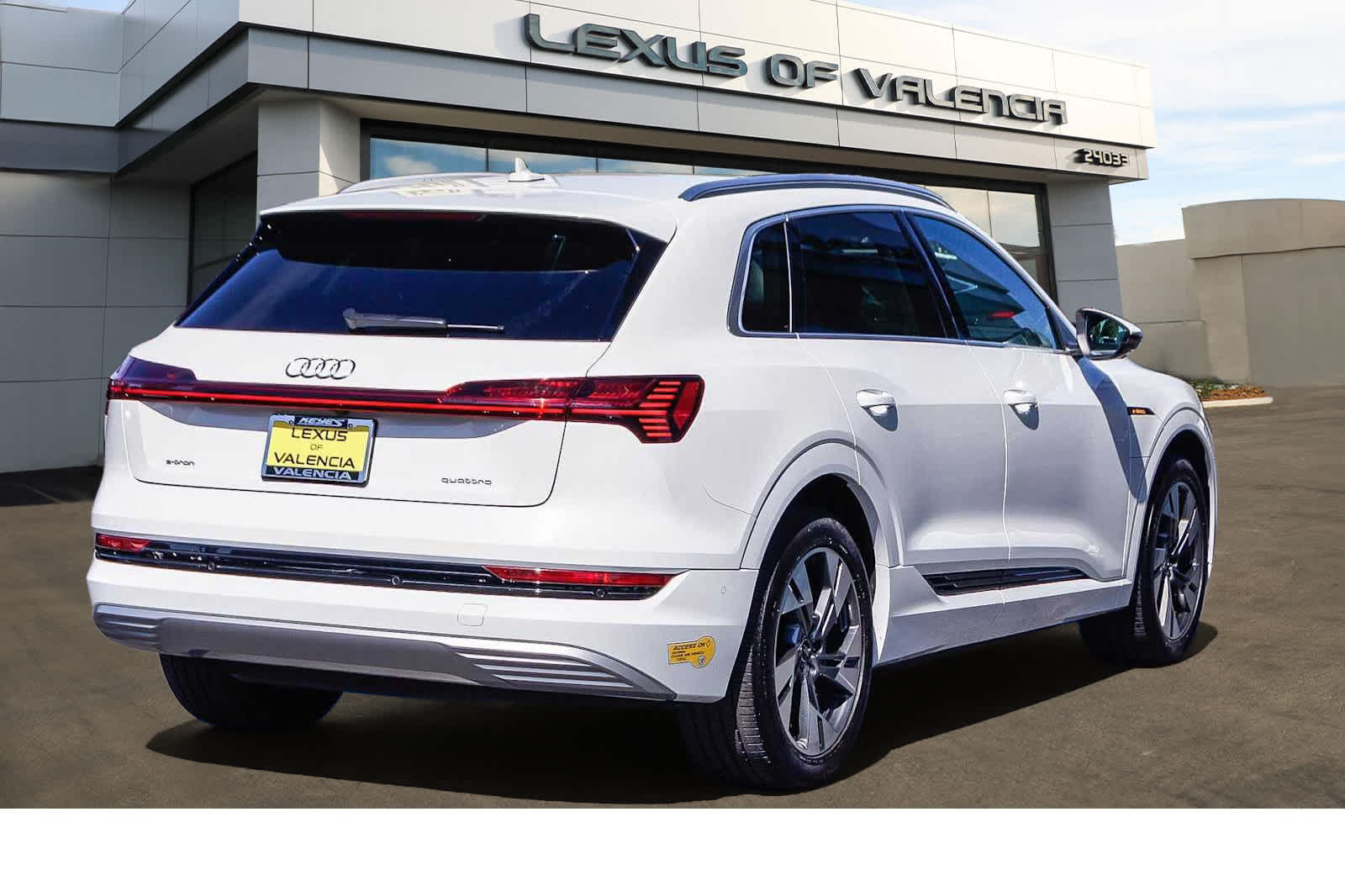 Thumbnail: 2022 Audi e-tron - 4