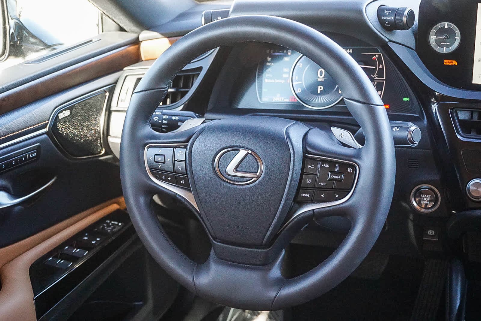 Thumbnail: 2023 Lexus ES - 14