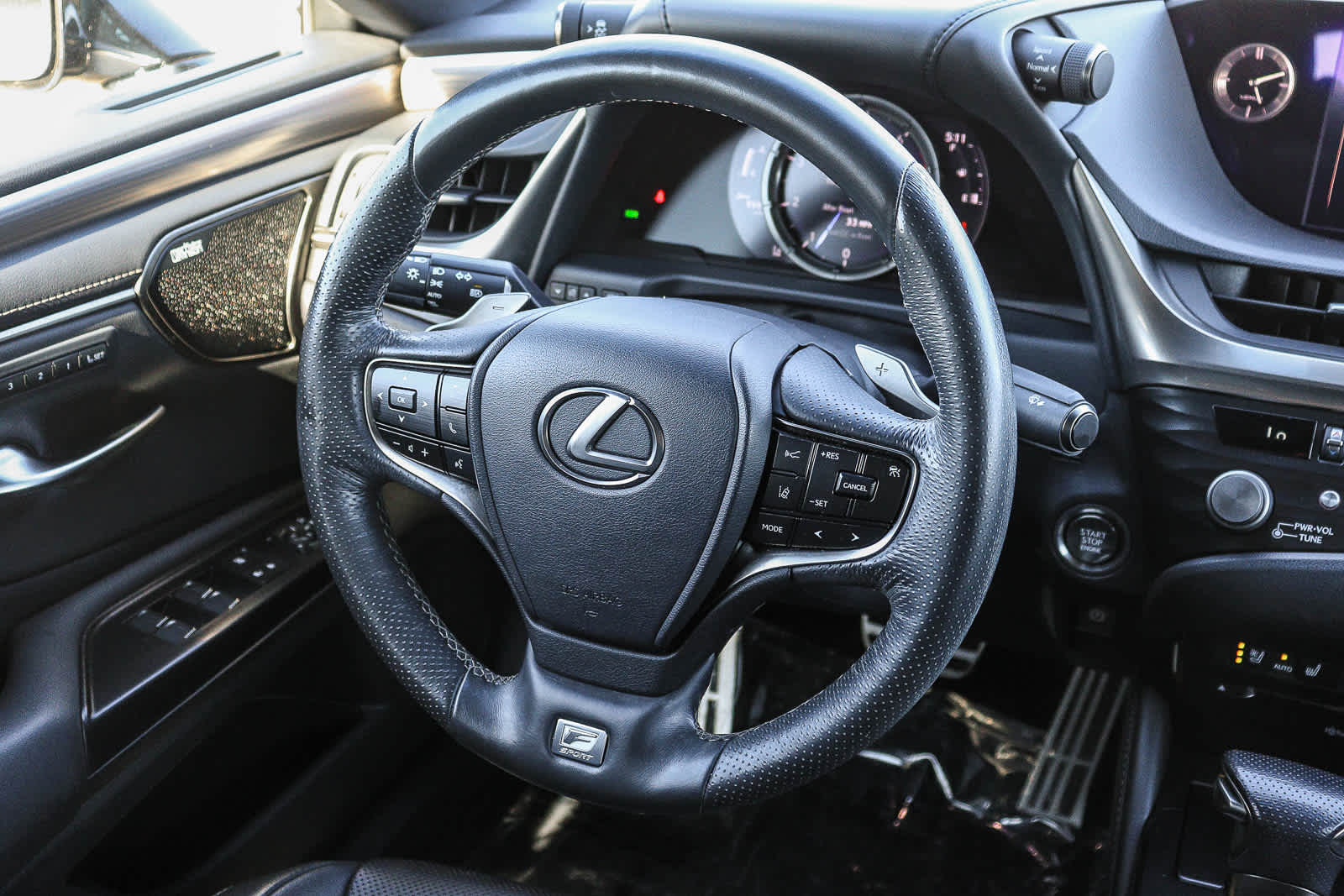 2021 Lexus ES F SPORT - Photo 18