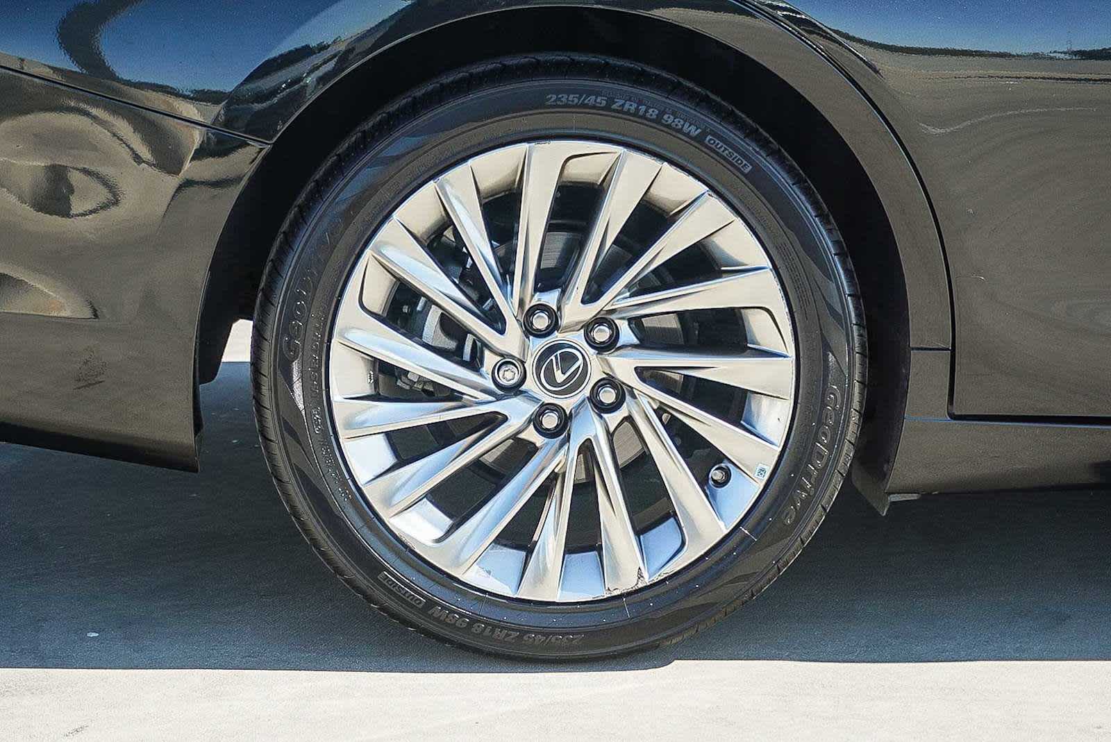 Thumbnail: 2023 Lexus ES - 10