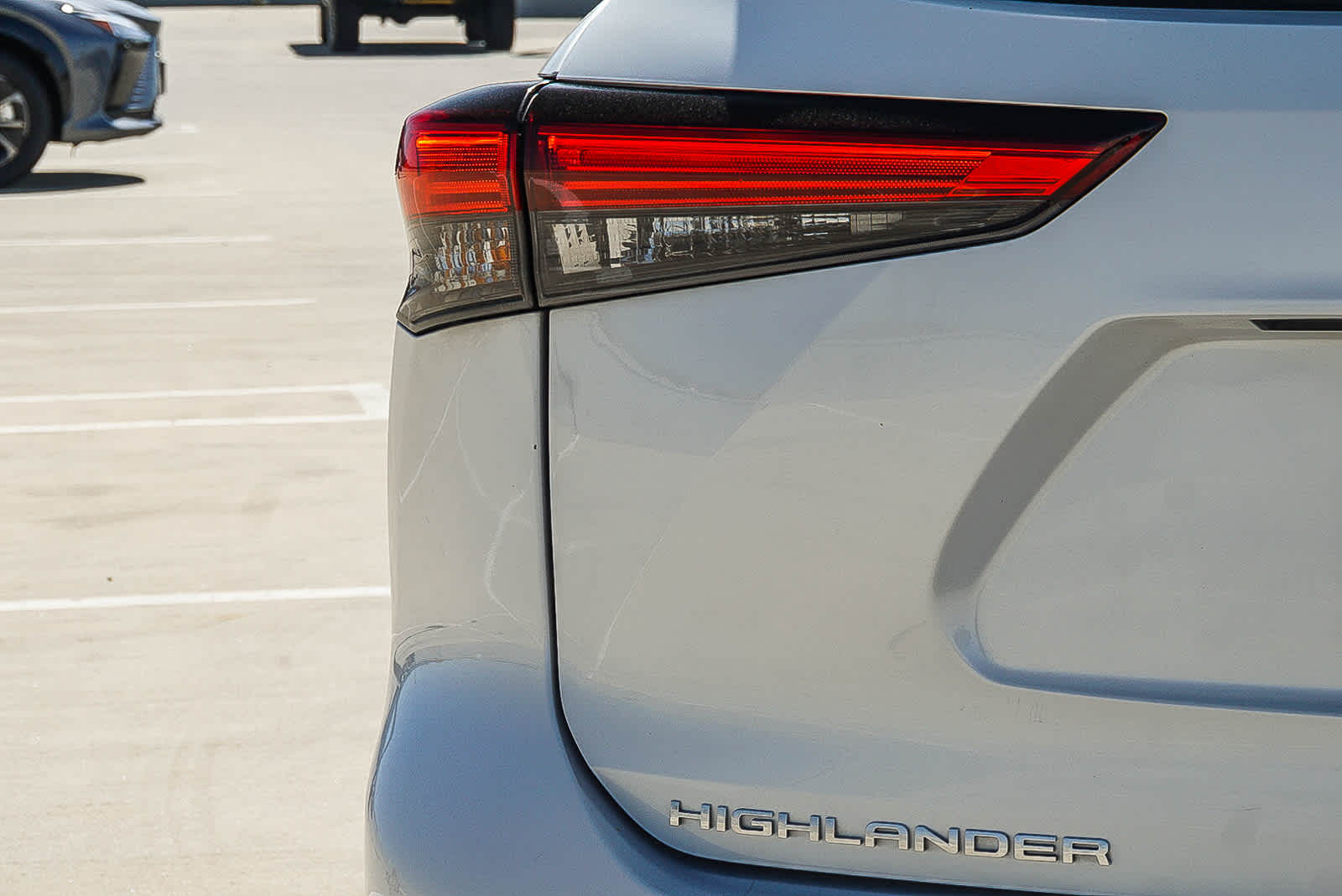 Thumbnail: 2023 Toyota Highlander - 10